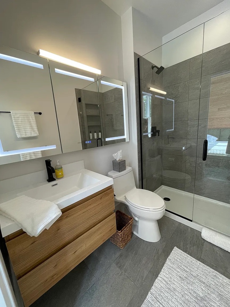 1057 N Wolcott Avenue 2w Property Photo 14