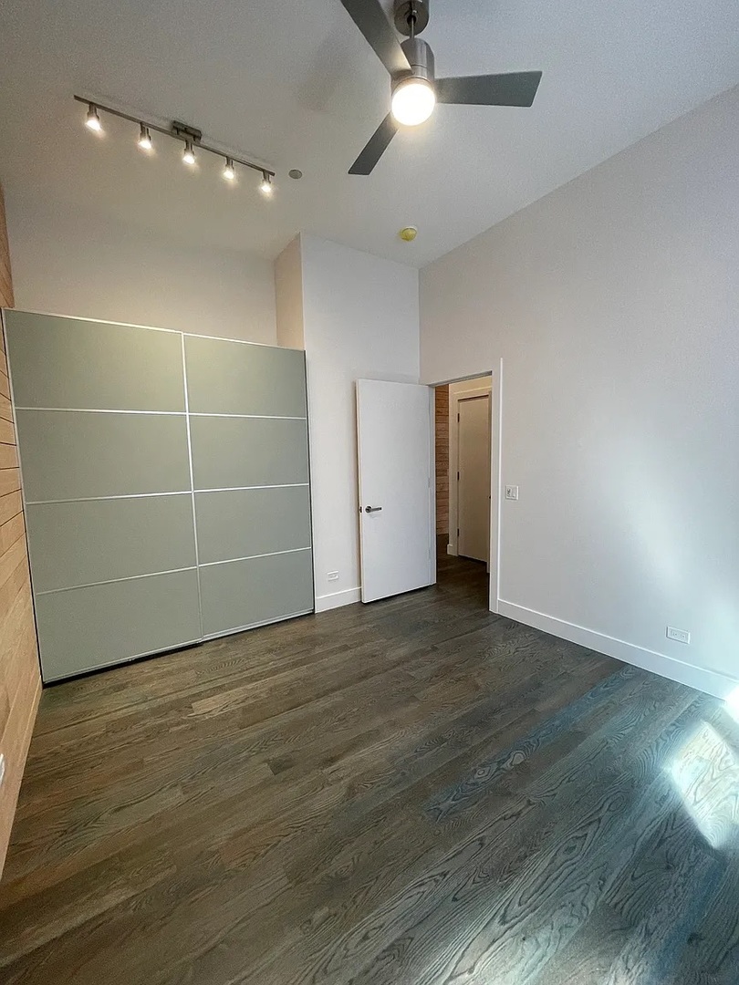 1057 N Wolcott Avenue 2w Property Photo 18