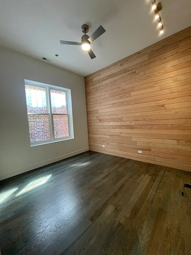 1057 N Wolcott Avenue 2w Property Photo 19
