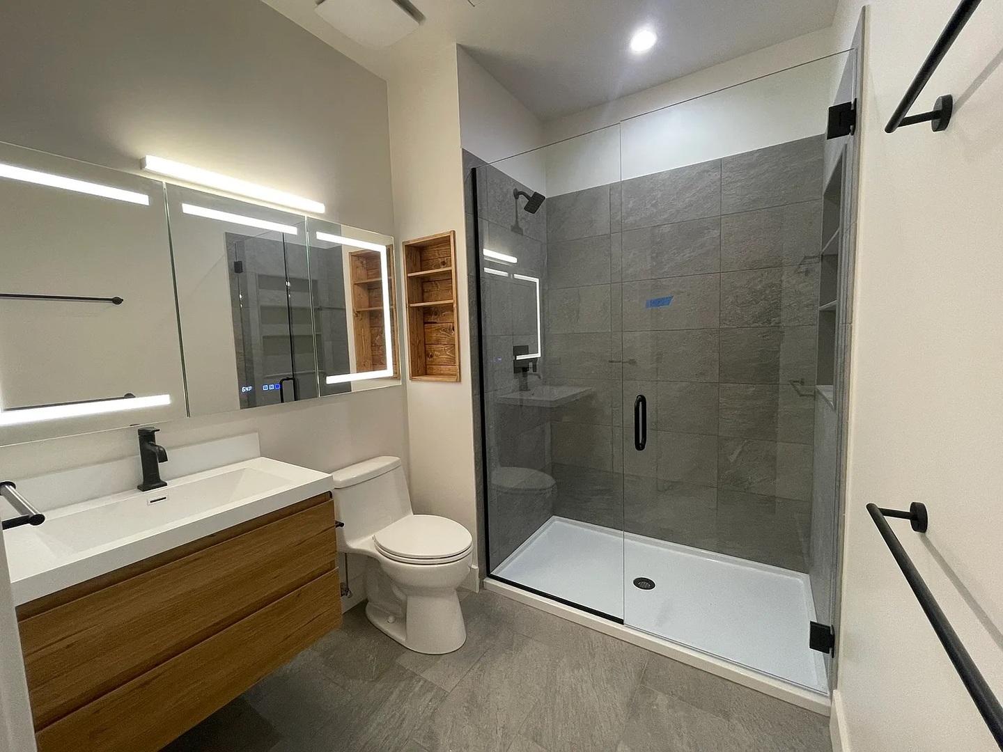 1057 N Wolcott Avenue 2w Property Photo 25