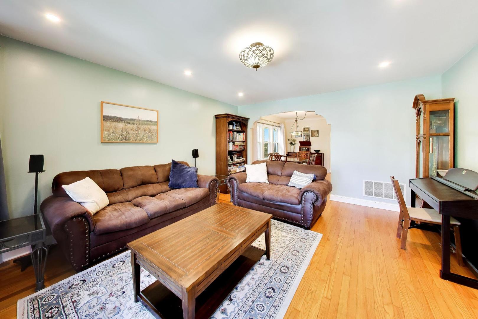 6309 W Waveland Avenue Property Photo 2