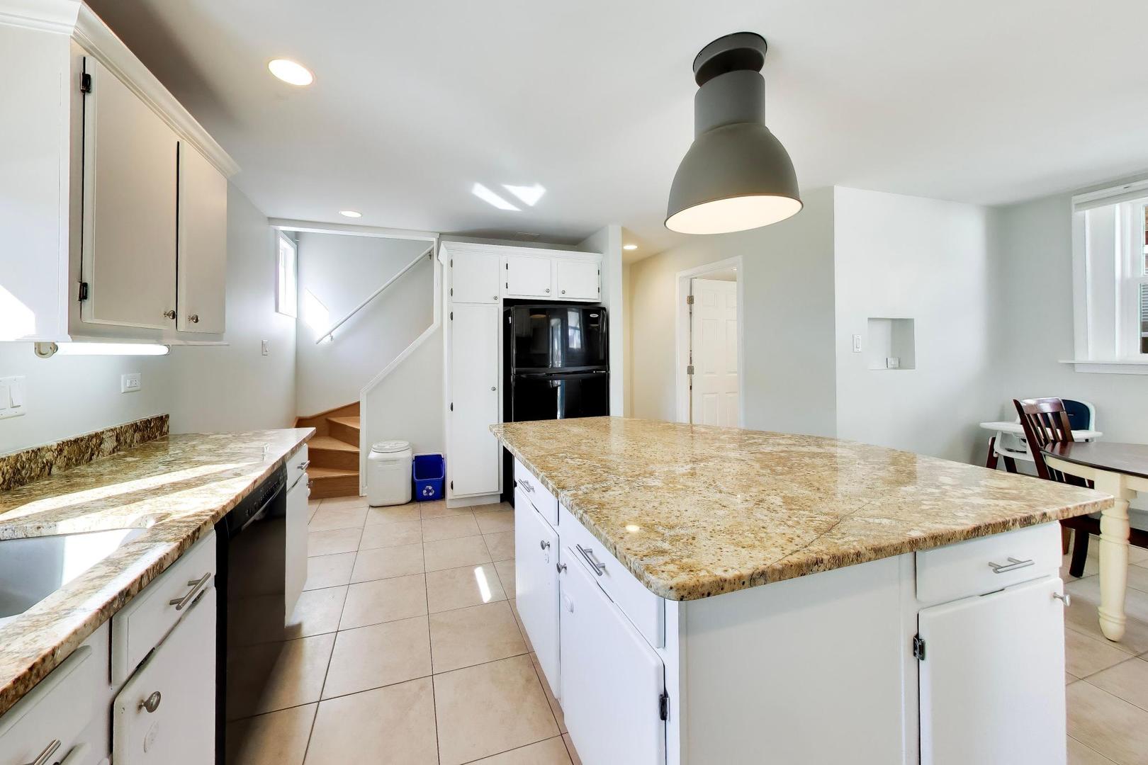 6309 W Waveland Avenue Property Photo 9