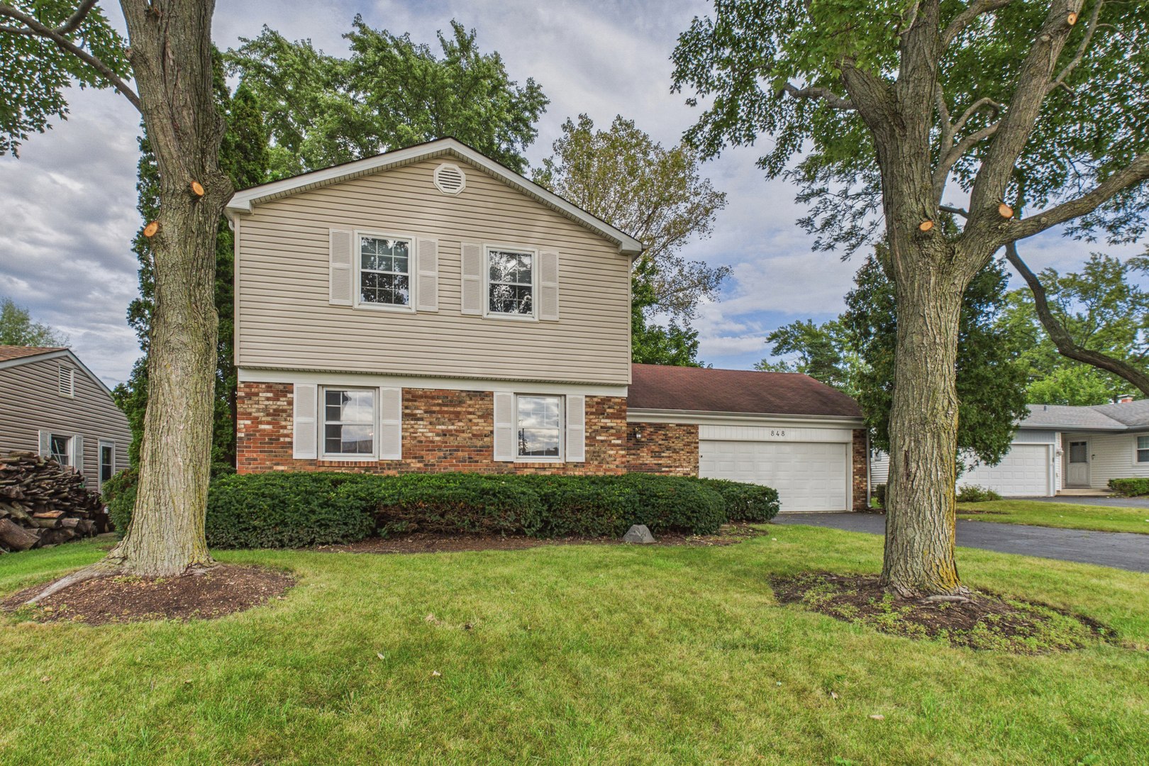 848 Clohesey Drive Property Photo 1