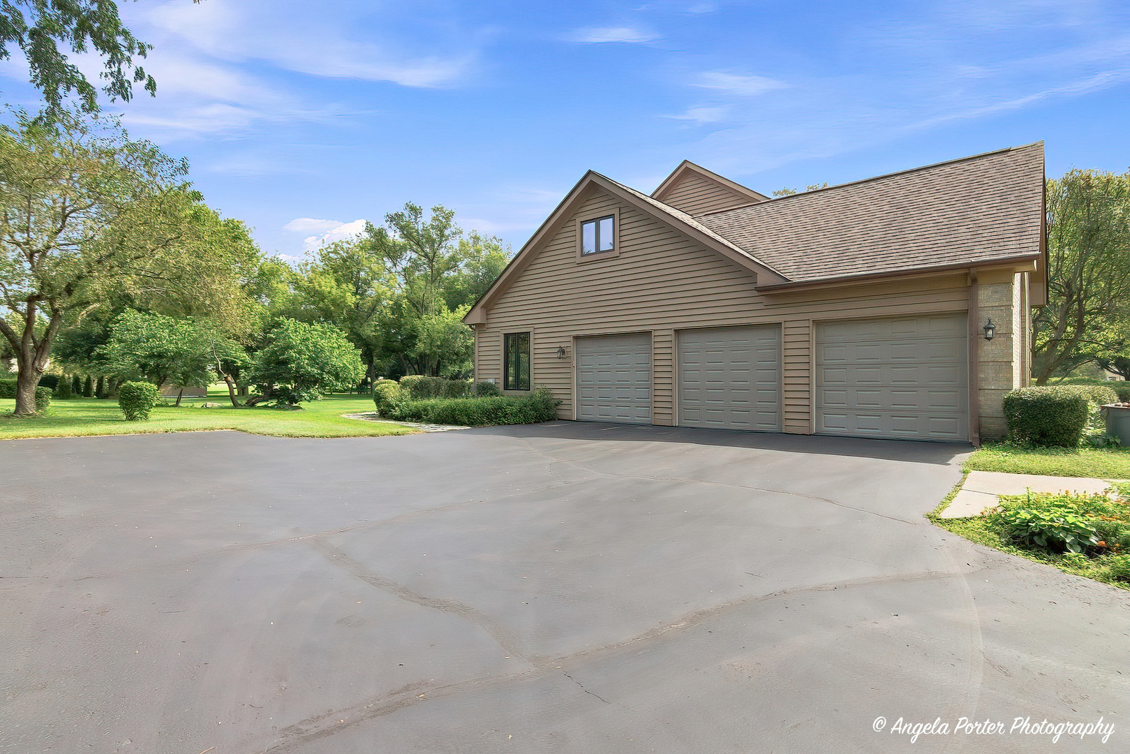 1823 Charnbrook Drive Property Photo 3