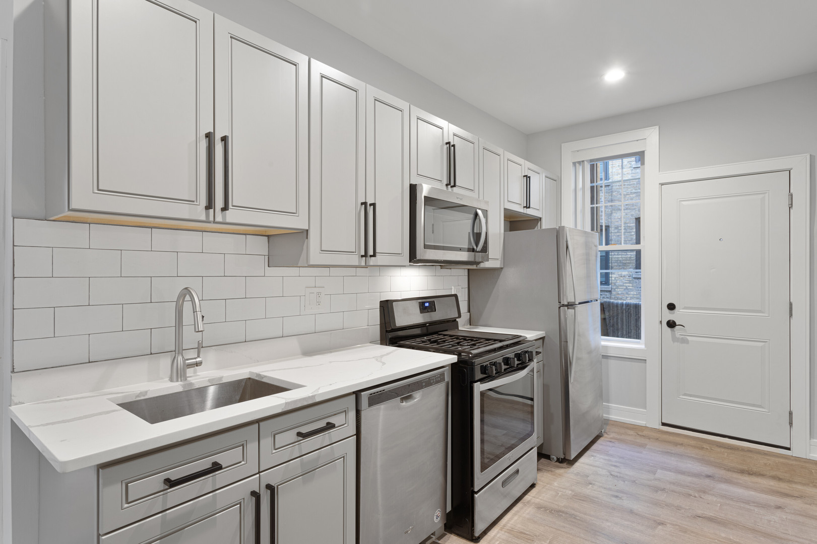6948 N Wolcott Avenue 1 Property Photo 6