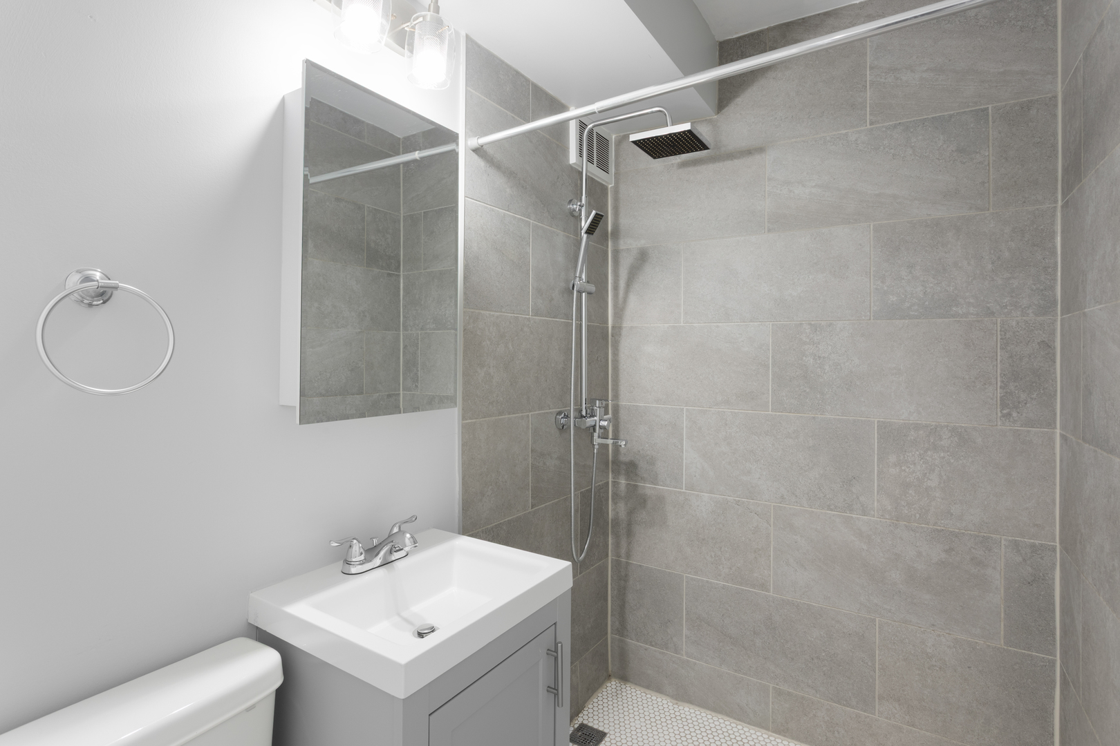 7710 N Sheridan Road 506 Property Photo 7