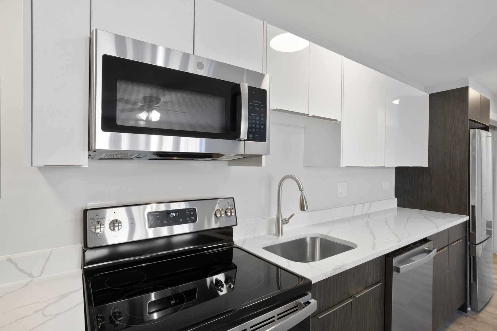 7710 N Sheridan Road 506 Property Photo 10