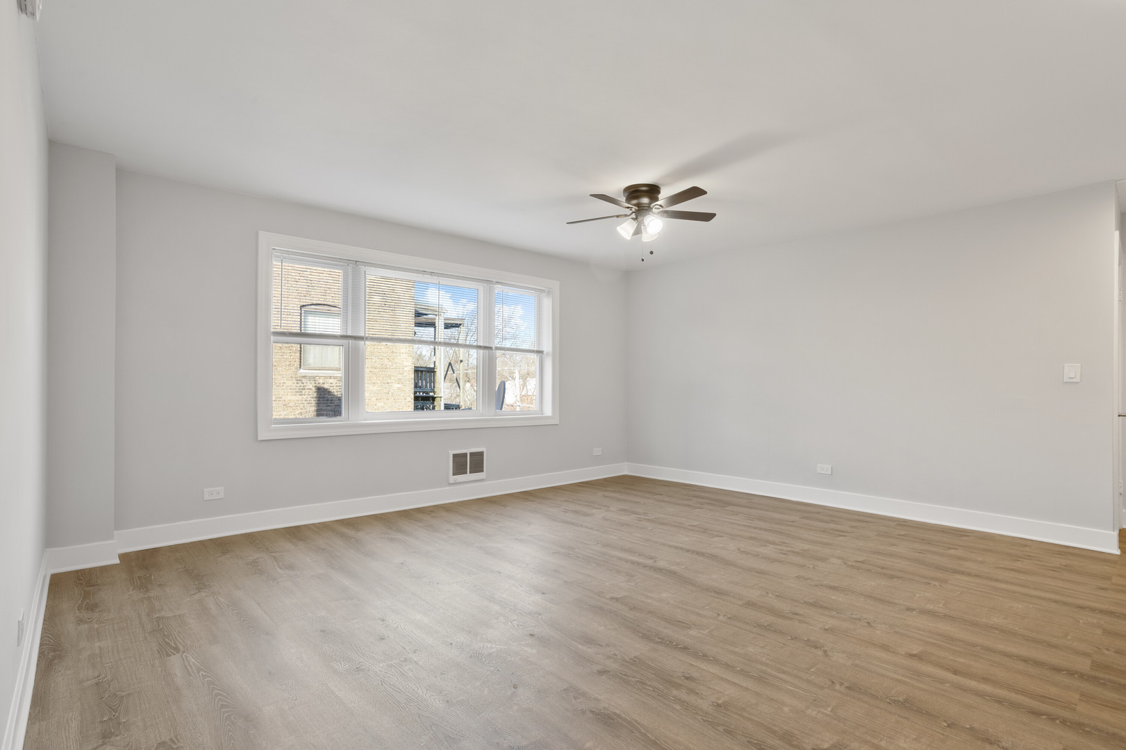 7710 N Sheridan Road 506 Property Photo 11