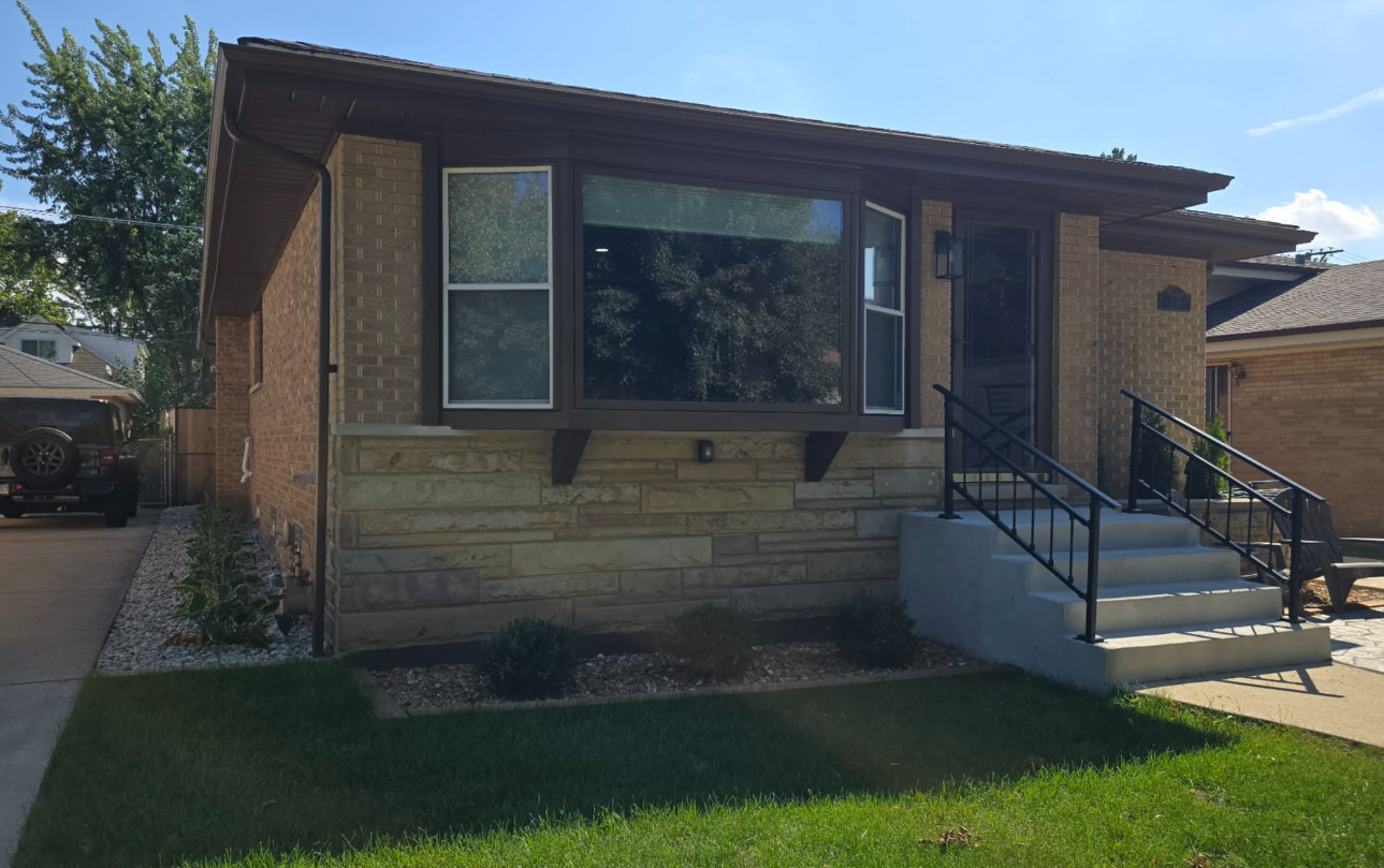 7039 N Ottawa Avenue Property Photo 1
