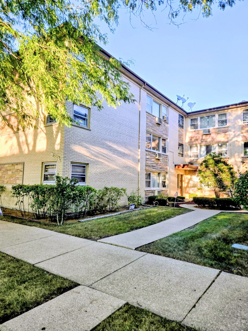 4775 N Linder Avenue 2A Property Photo 1