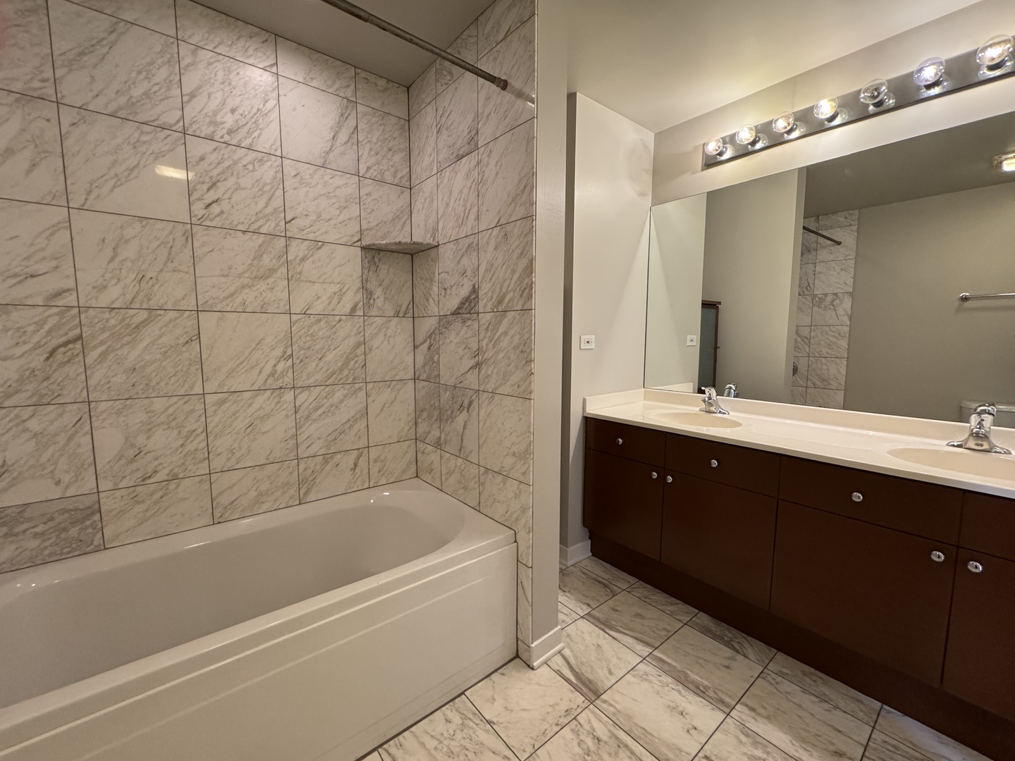 4537 S Drexel Boulevard 603 Property Photo 11
