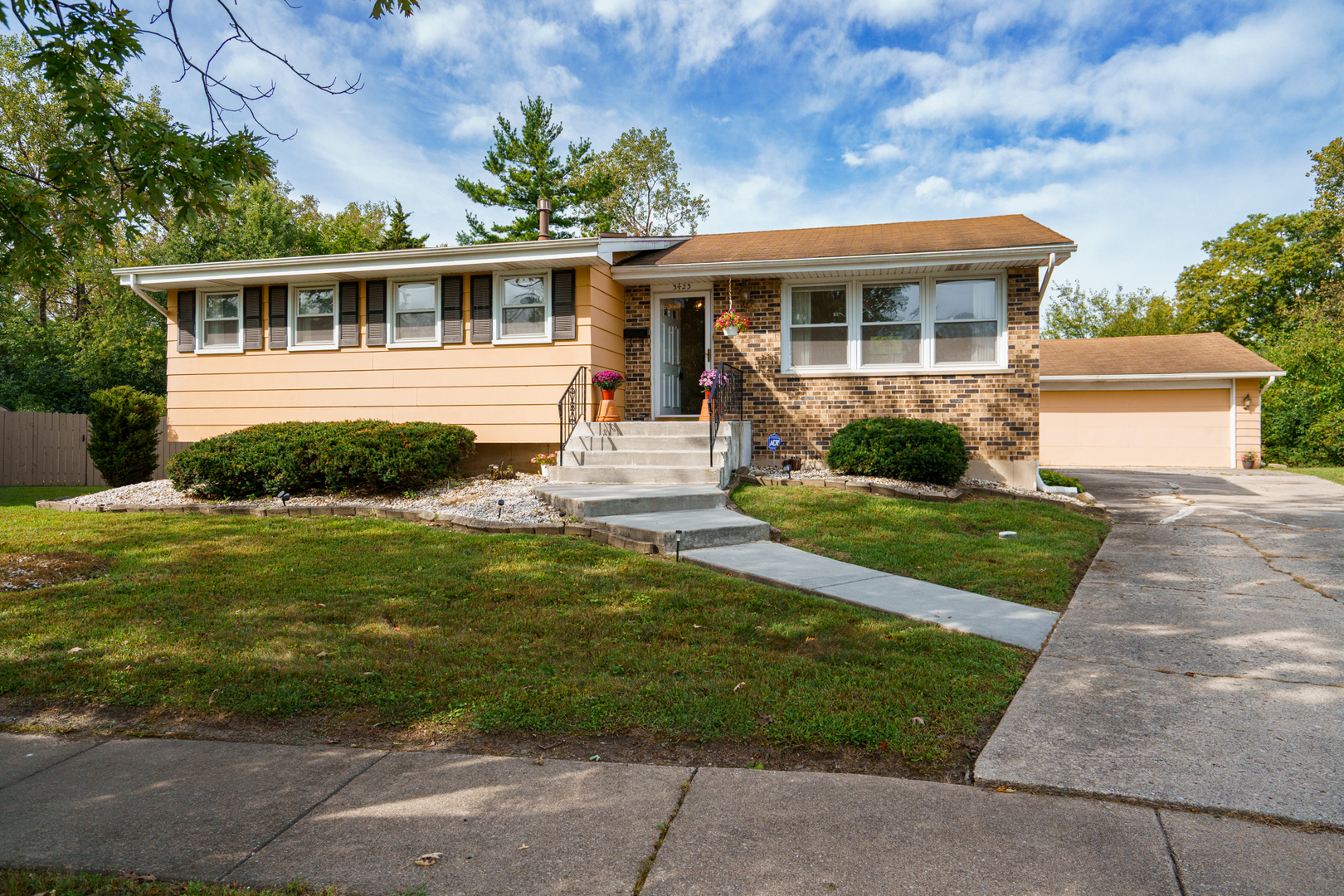 3423 Hickory Lane Property Photo 1