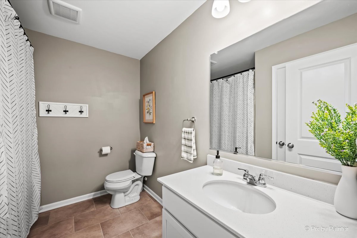 635 Cloverleaf Drive Property Photo 12