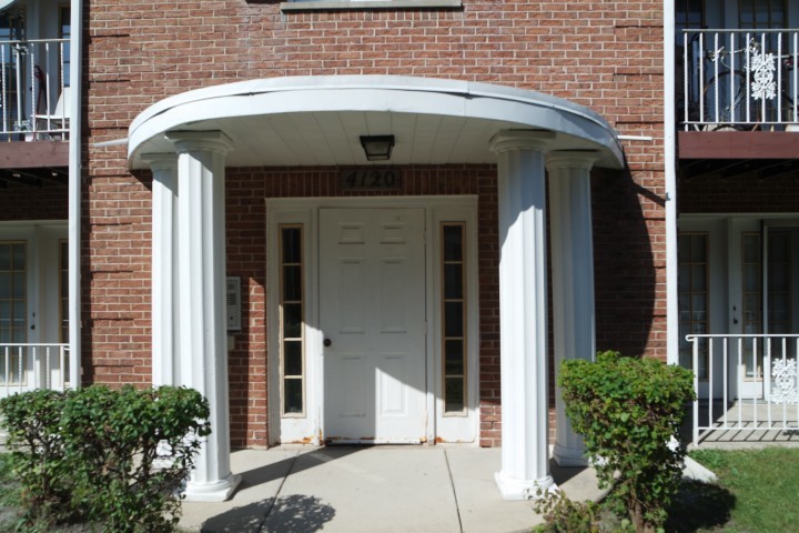 4120 Williamsburg Court 302 Property Photo 2