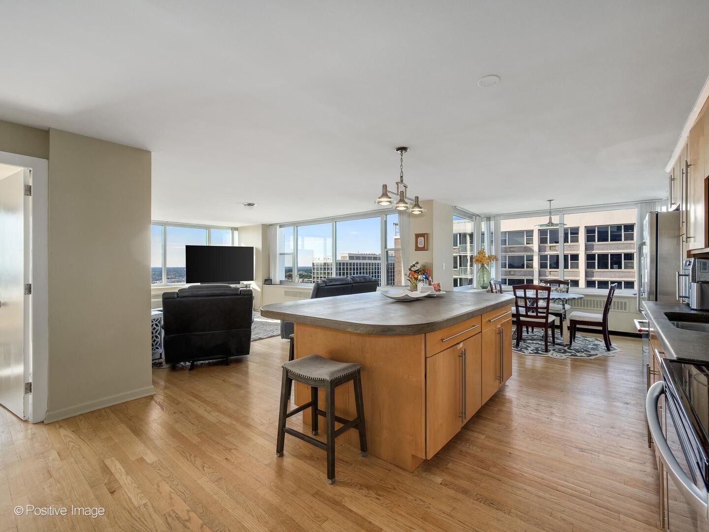 4250 N Marine Drive 2815 Property Photo 2