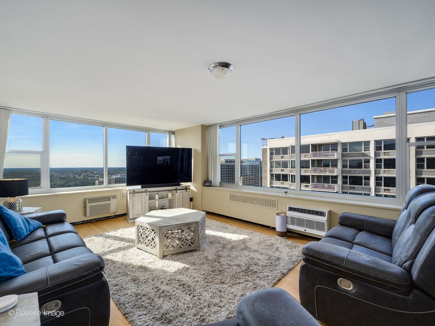 4250 N Marine Drive 2815 Property Photo 5