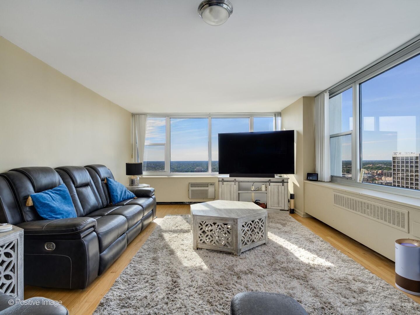 4250 N Marine Drive 2815 Property Photo 6