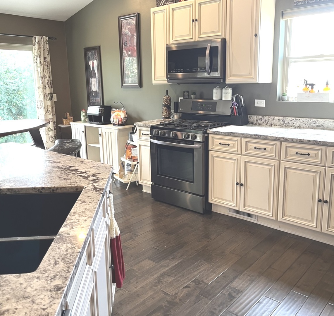 843 Winchester Green Drive Property Photo 8