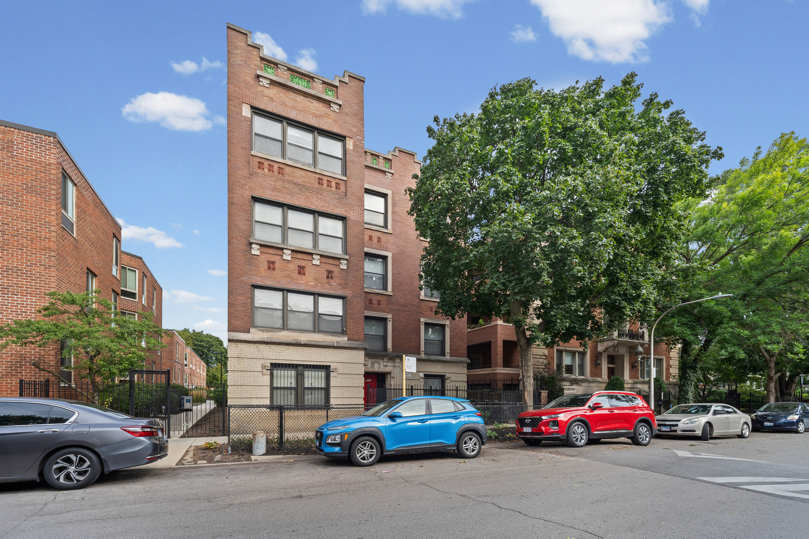 4711 S Greenwood Avenue Property Photo 1