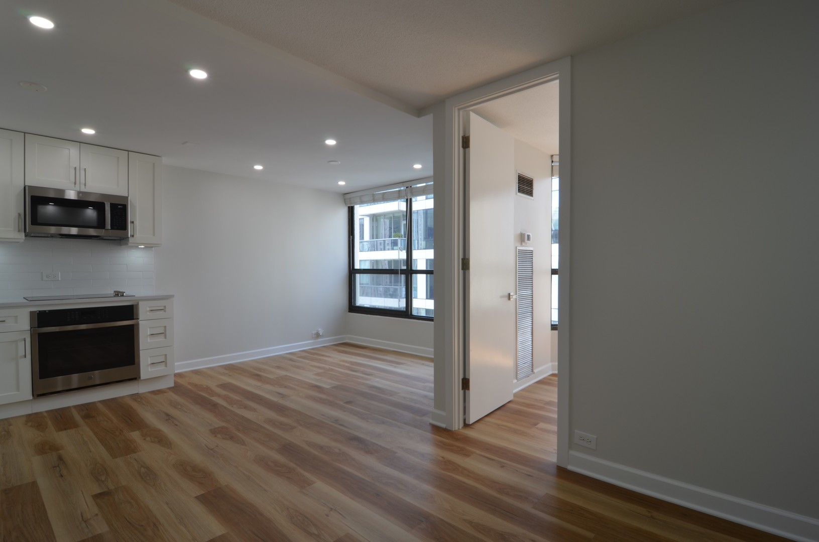 405 N Wabash Avenue 1305 Property Photo 2