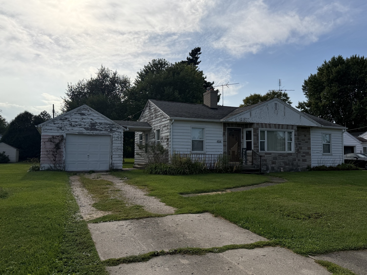 404 Maple Avenue Property Photo 1