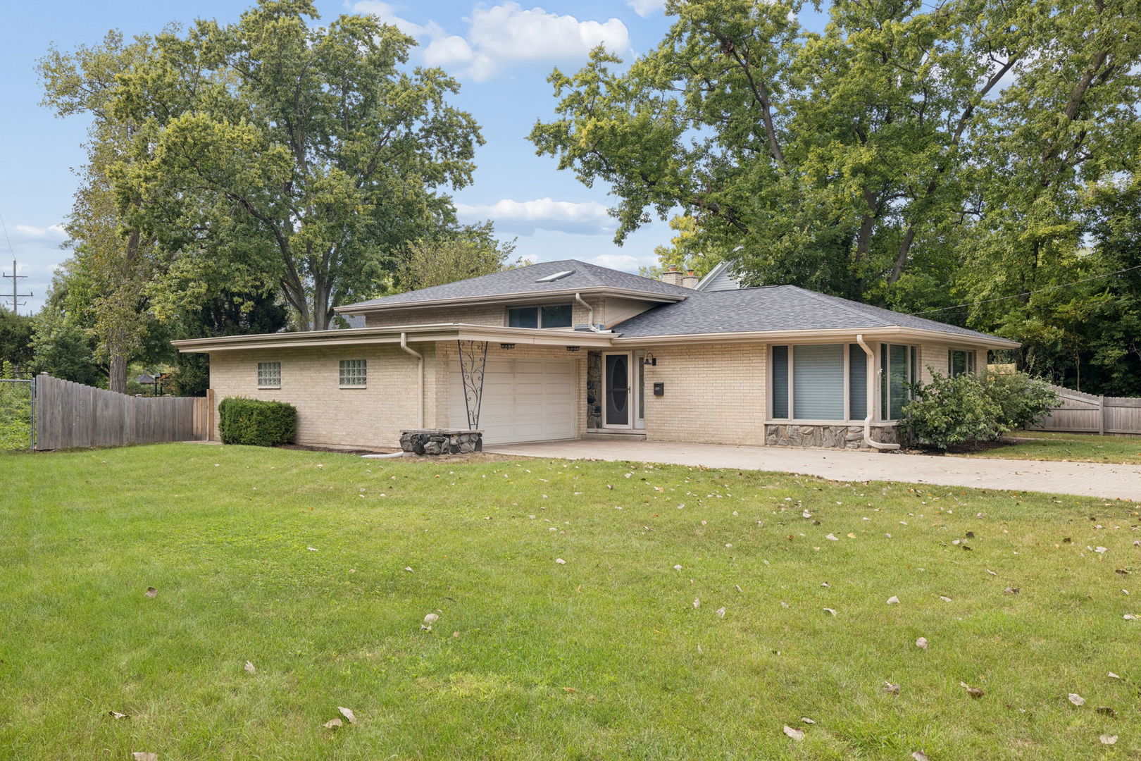 652 S Poplar Avenue Property Photo 1