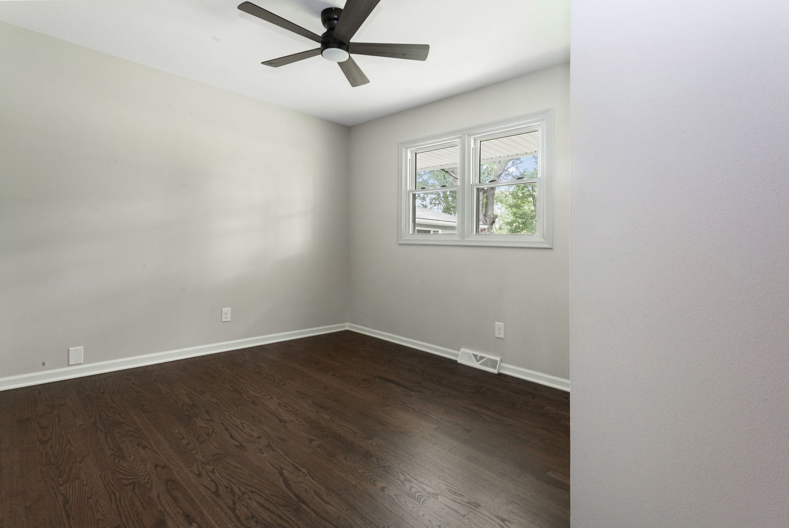 903 W 10th Street Property Photo 13