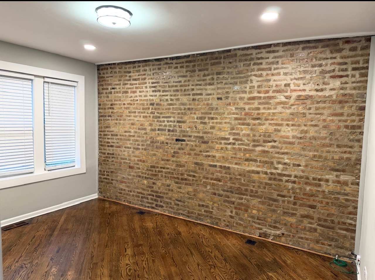 2026 N Winchester Avenue 1 Property Photo 2