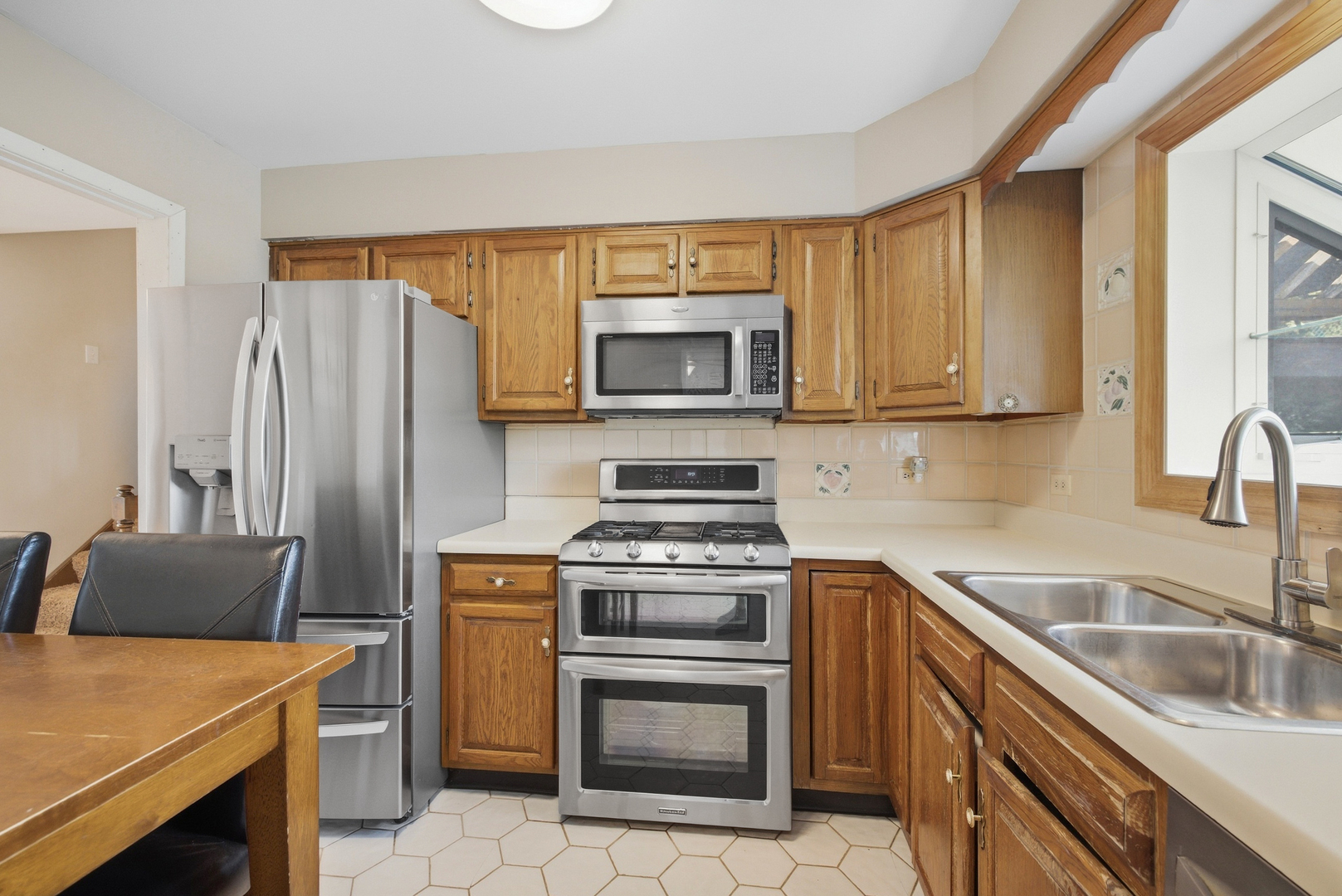 10 Canterbury Court Property Photo 8