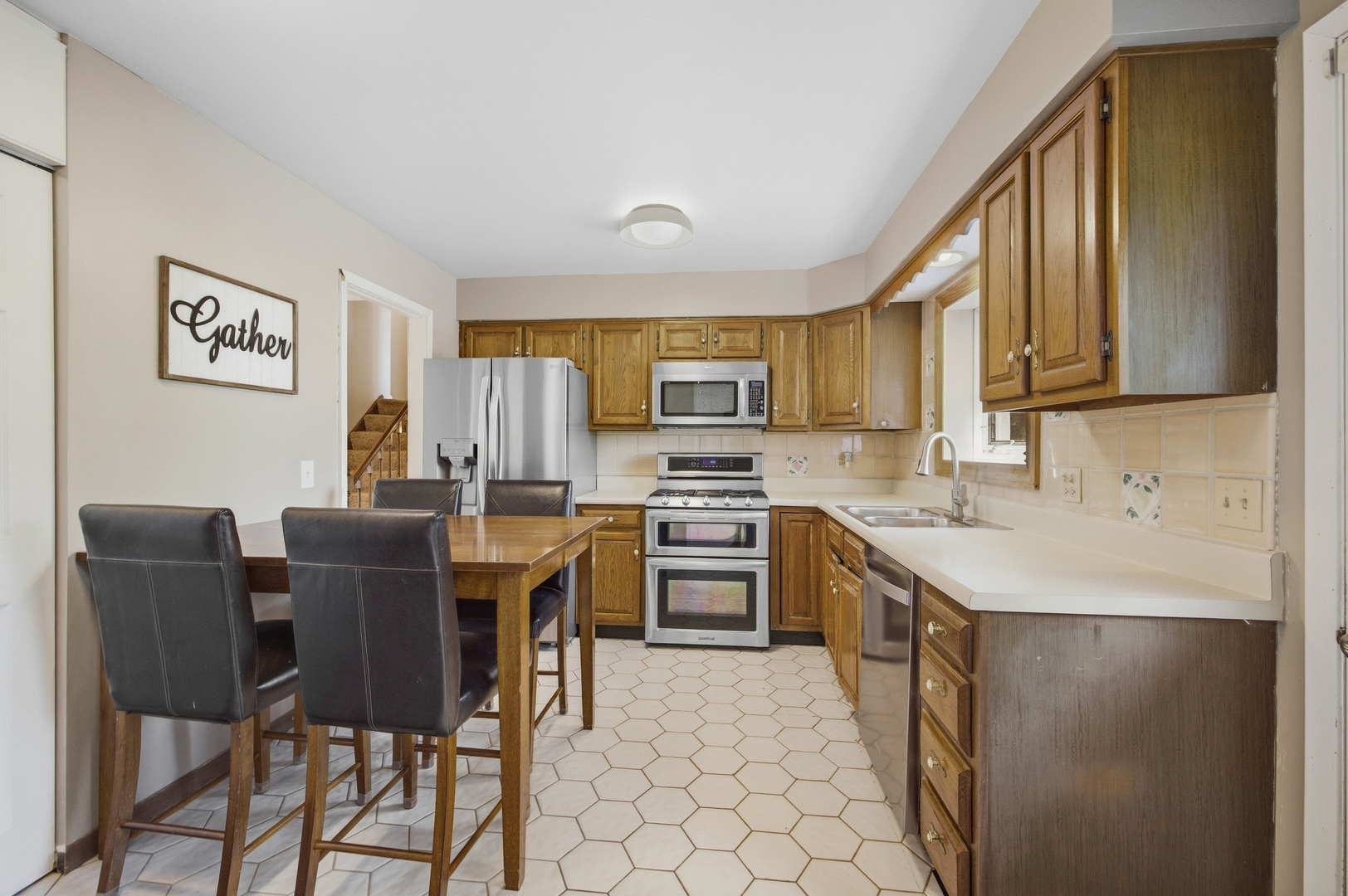 10 Canterbury Court Property Photo 10