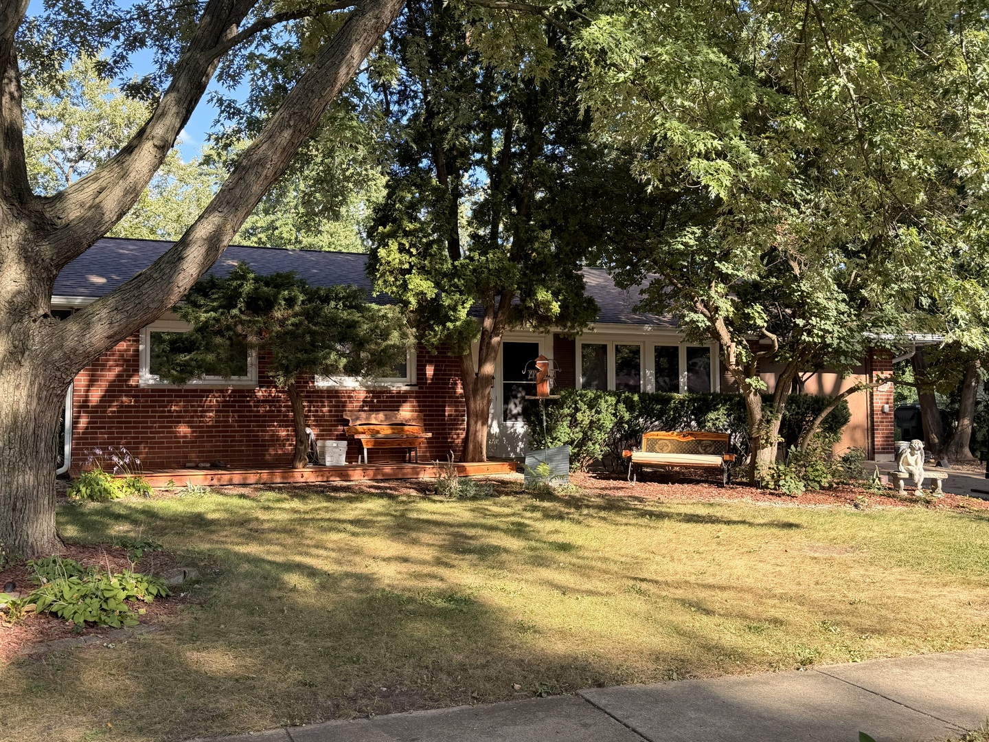 1965 Larchmont Road Property Photo 1
