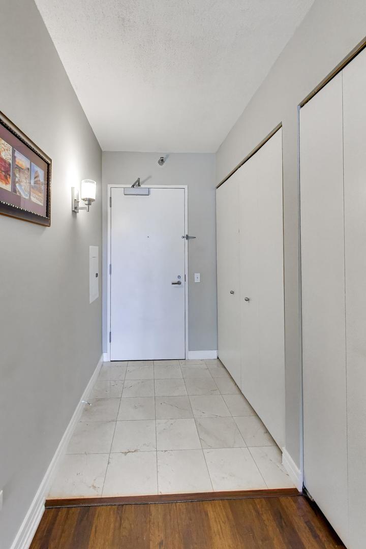 512 N Mcclurg Court 3712 Property Photo 4