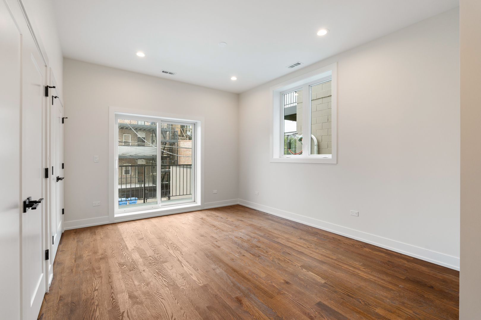 408 E 50th Place 3w Property Photo 12