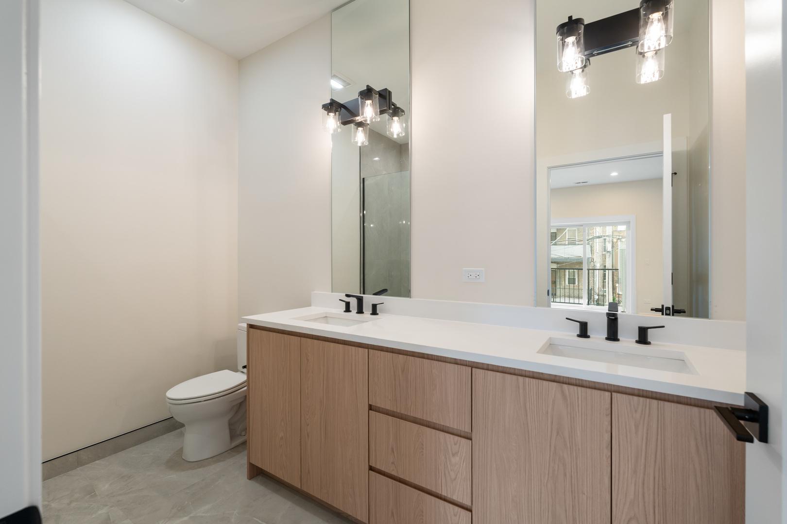 408 E 50th Place 3w Property Photo 15