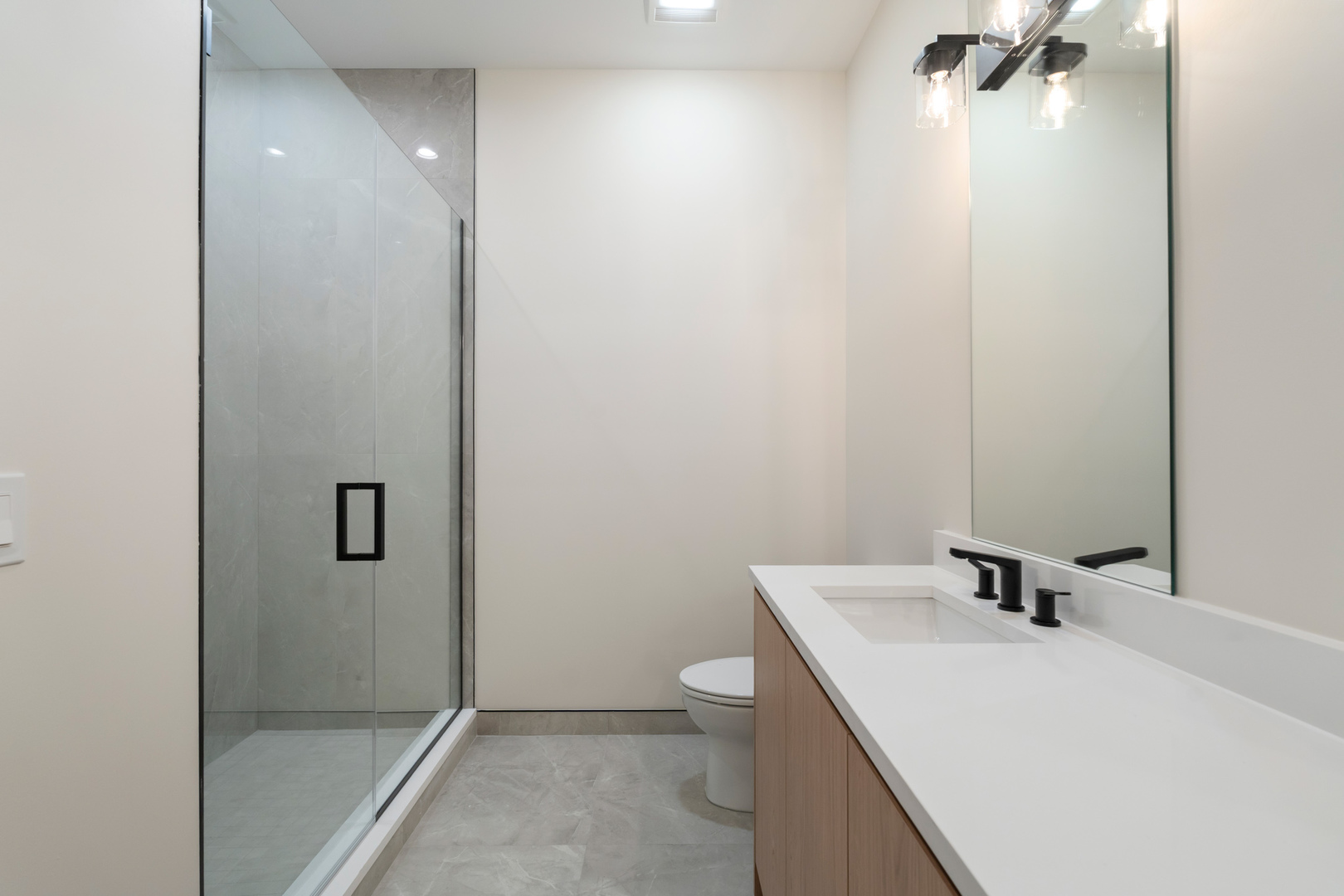 408 E 50th Place 3w Property Photo 16