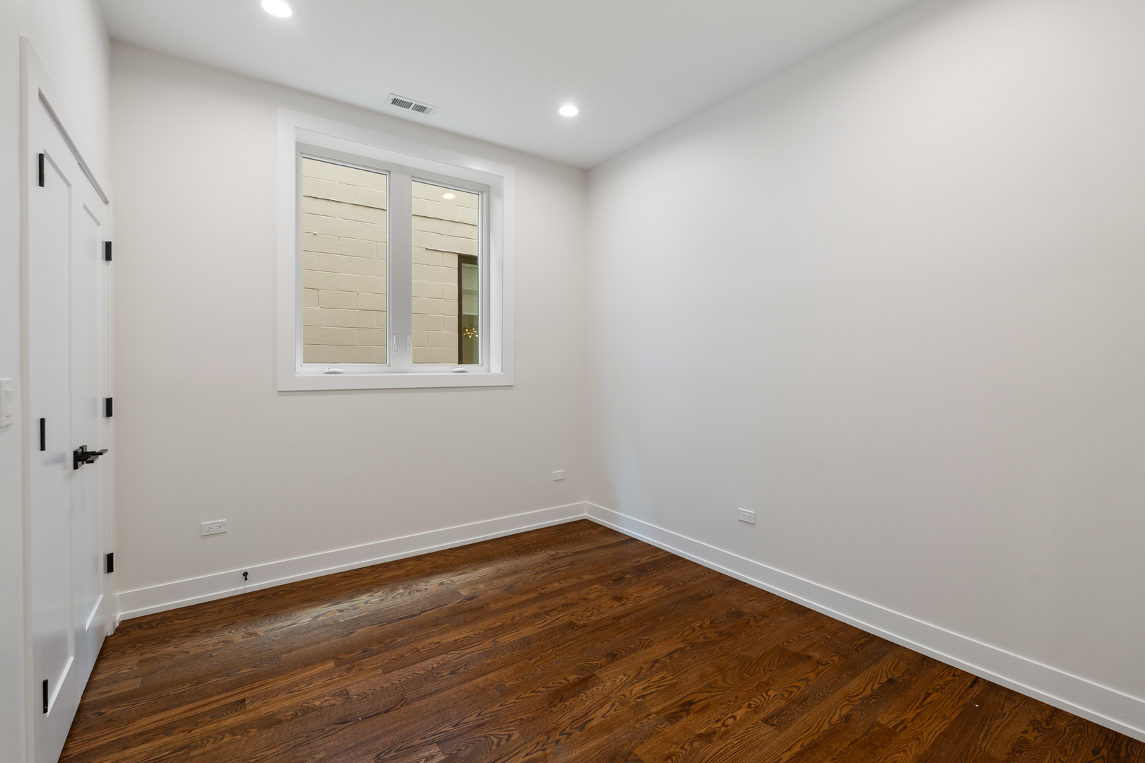 408 E 50th Place 3w Property Photo 19