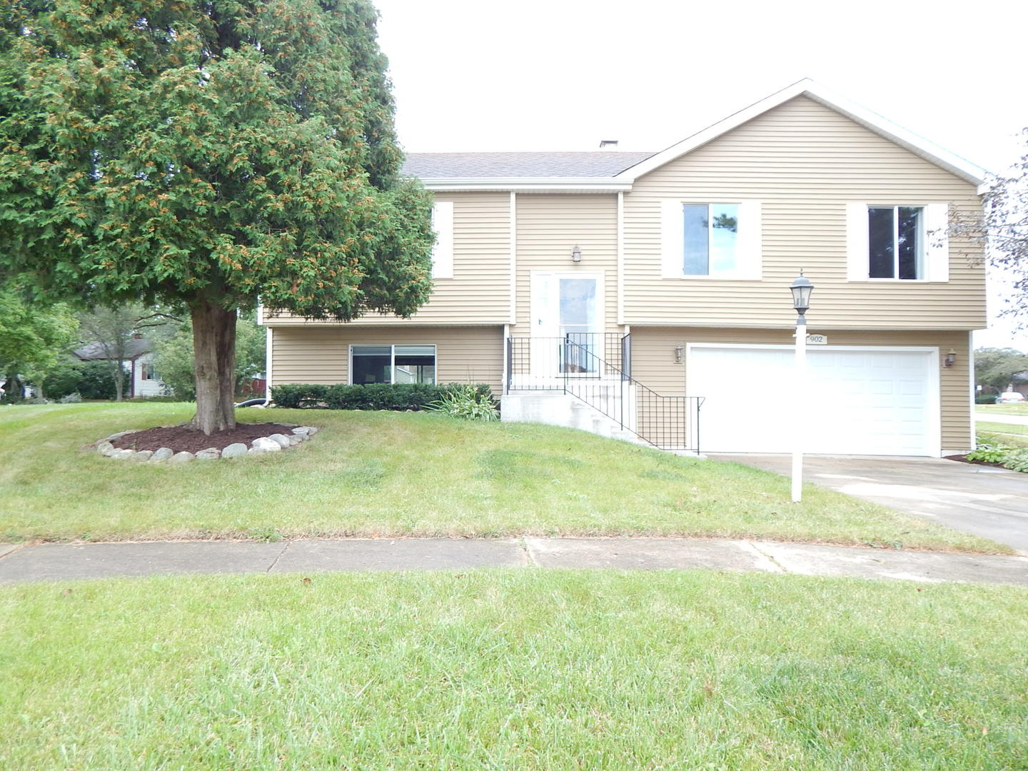 902 Garden Circle Property Photo 1