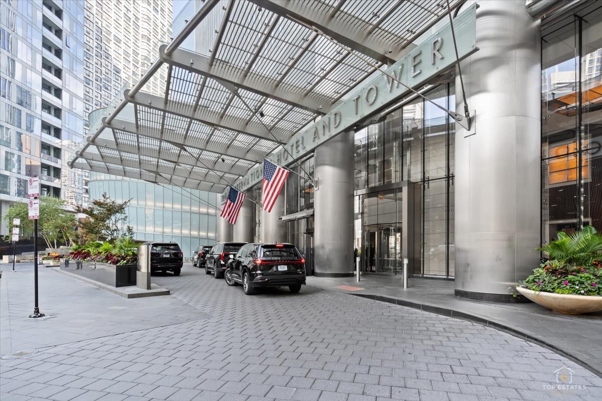 401 N Wabash Avenue 68b Property Photo 2