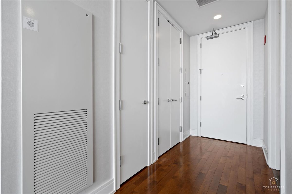 401 N Wabash Avenue 68b Property Photo 9
