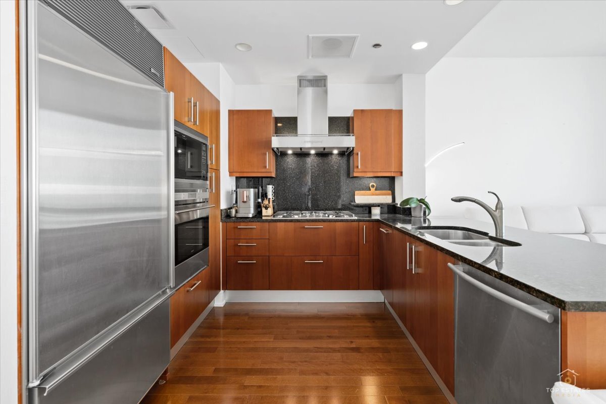 401 N Wabash Avenue 68b Property Photo 12