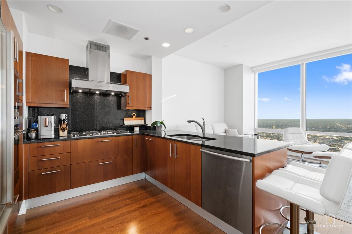 401 N Wabash Avenue 68b Property Photo 13