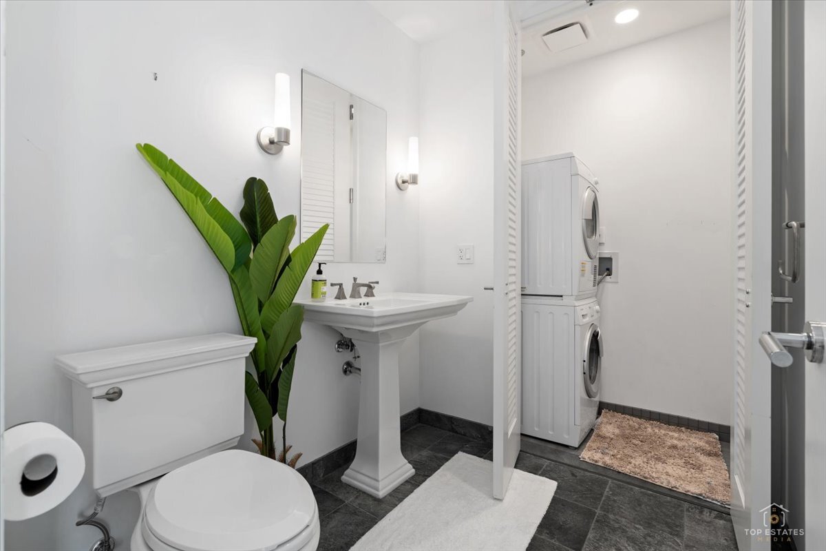 401 N Wabash Avenue 68b Property Photo 20