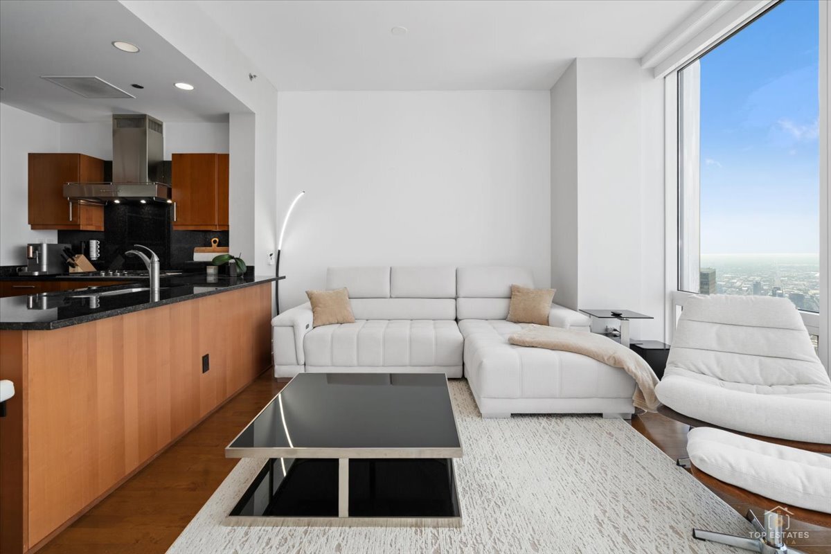 401 N Wabash Avenue 68b Property Photo 21