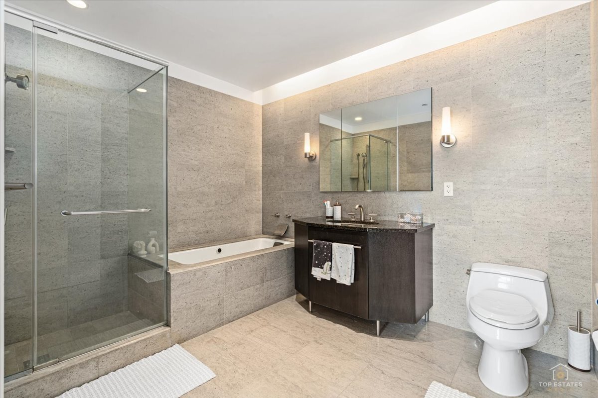 401 N Wabash Avenue 68b Property Photo 32