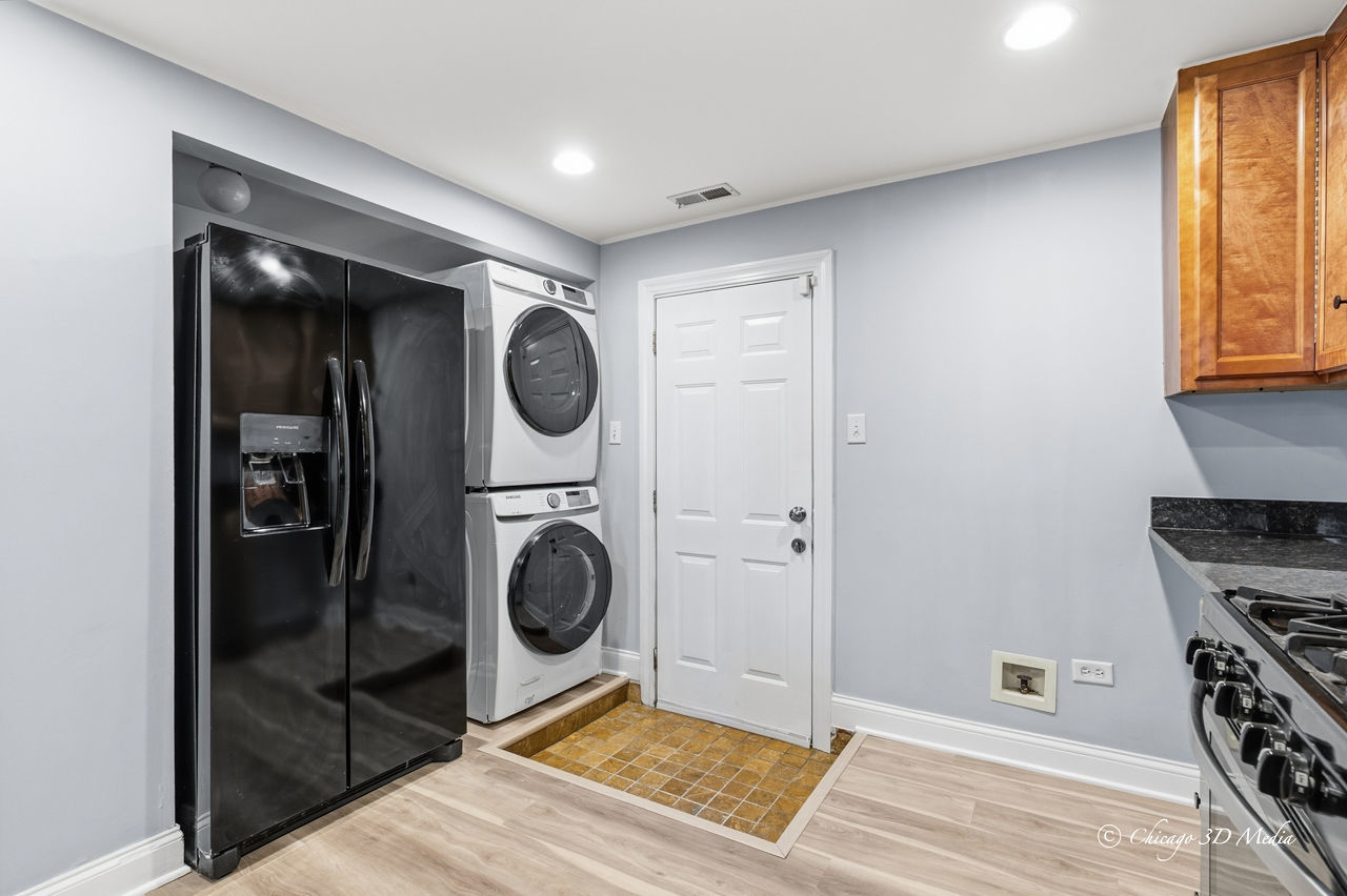4558 N Kostner Avenue G Property Photo 8