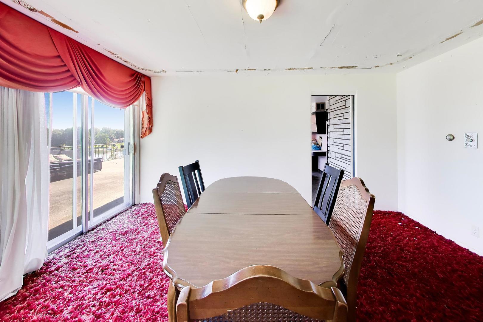 24072 W Hawthorne Lane Property Photo 7