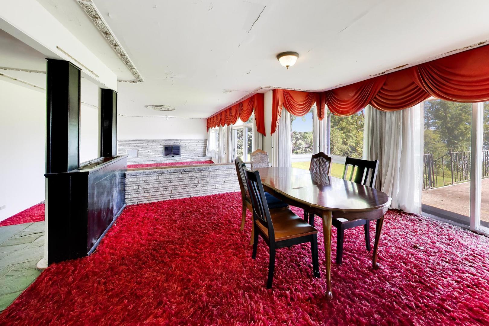 24072 W Hawthorne Lane Property Photo 8