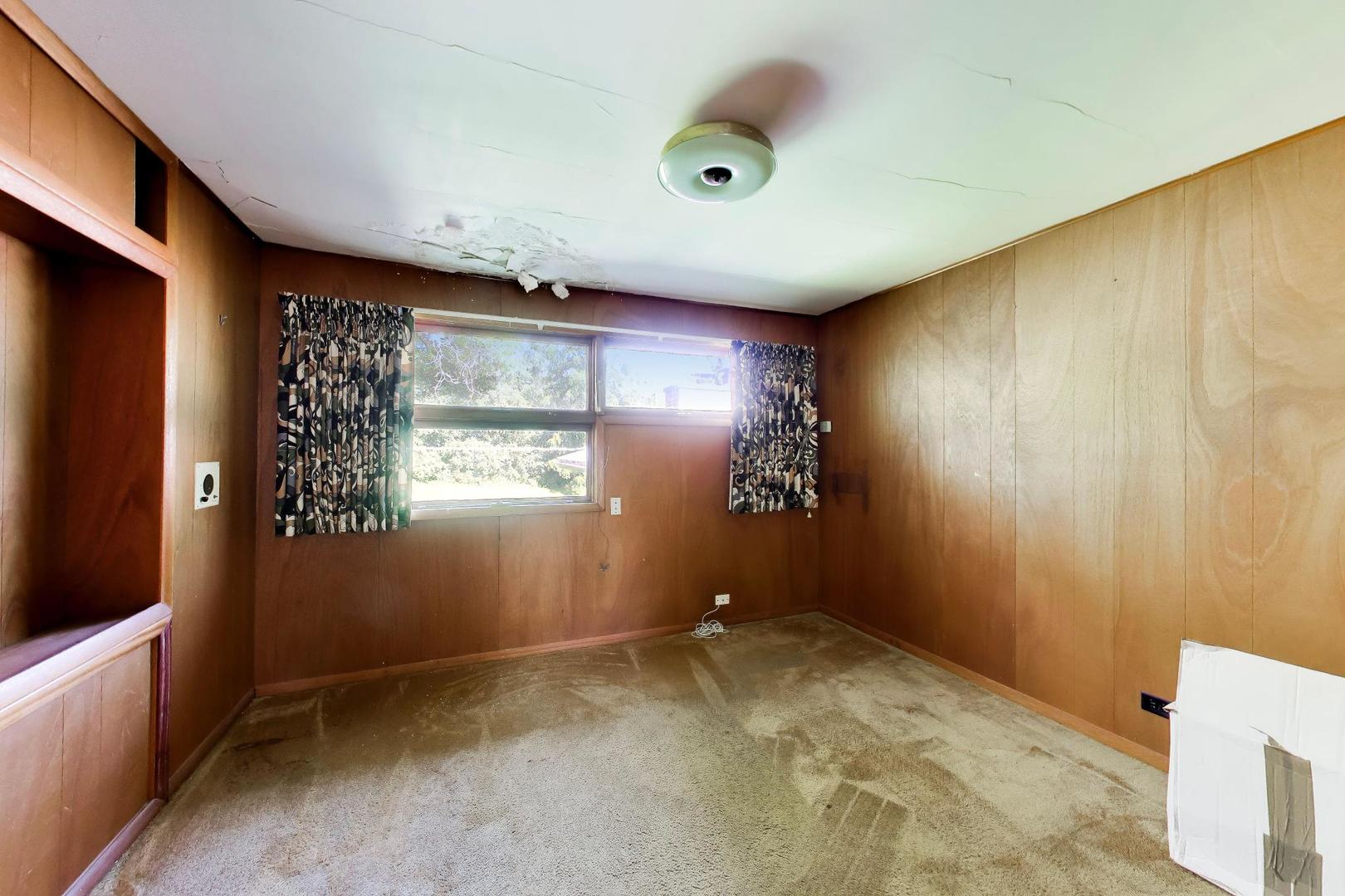 24072 W Hawthorne Lane Property Photo 28