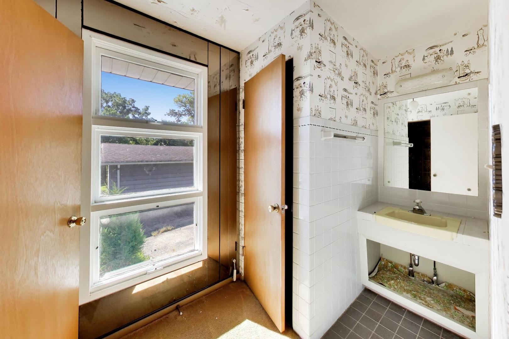 24072 W Hawthorne Lane Property Photo 31