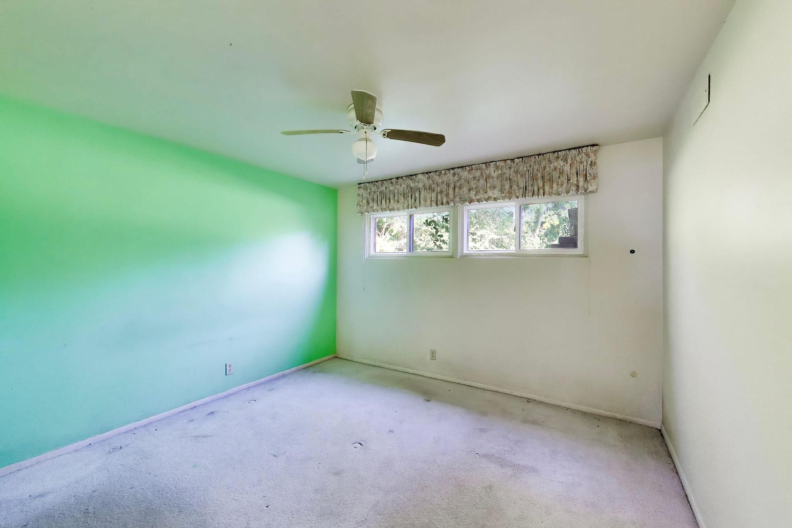 24072 W Hawthorne Lane Property Photo 40